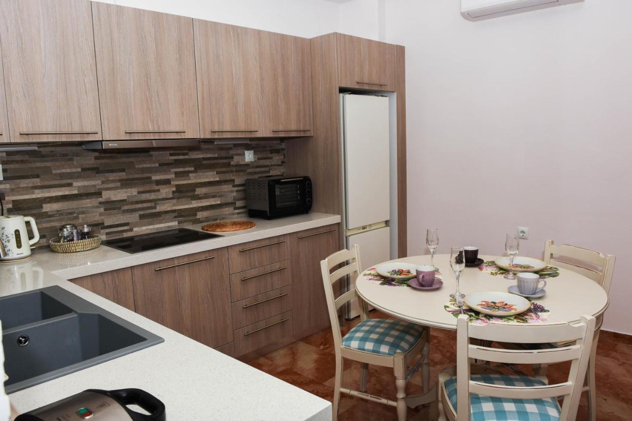 Ellis House Apartment