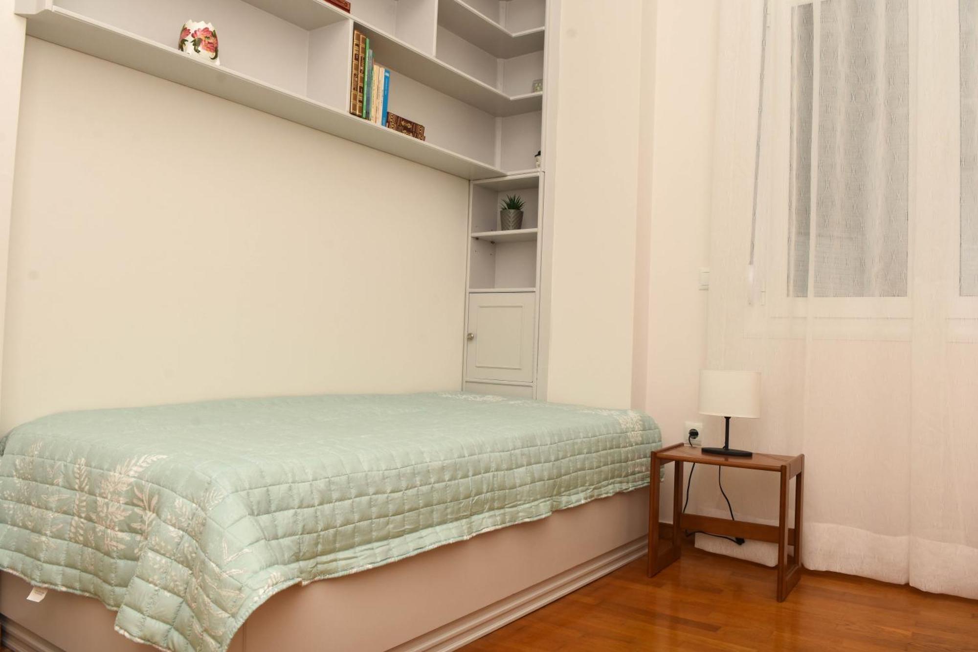 Ellis House Apartment *
